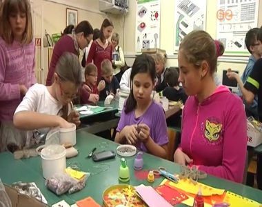 Rendhagy� k�nyvt�ri d�lut�nt szervezett a Brenner J�nos �ltal�nos Iskola