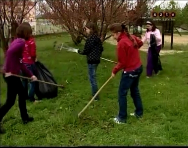 Mi az �nk�ntess�g?