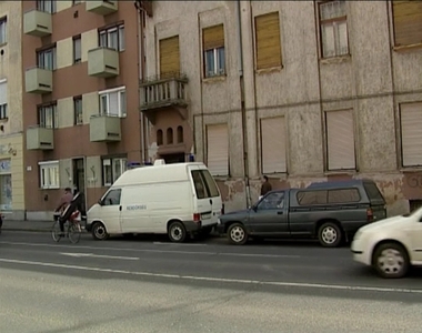 A s�t�n parancs�ra �lt