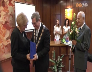 Egészségügyi szakemberek munkáját ismerte el az önkormányzat Egészségügyi szakemberek munkáját ismerte el az önkormányzat