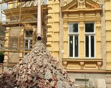 Elh�z�dnak a fel�j�t�si munk�latok a Mesev�r �vod�ban