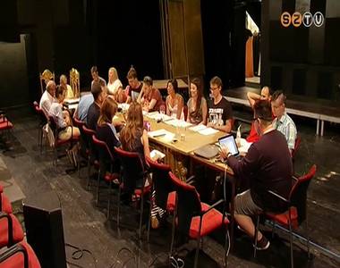 Karnev�lsz�nh�z olvas�pr�ba