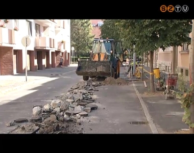 Sebességkorlátozás és útszűkület nehezíti a közlekedést a Malom utcában Sebességkorlátozás és útszűkület nehezíti a közlekedést a Malom utcában