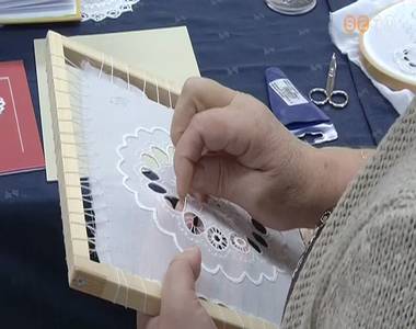 100 k�z varrta csipke a Sz�kesegyh�zban