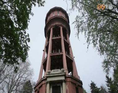 Kil�t� l�tes�l a v�ztoronyban