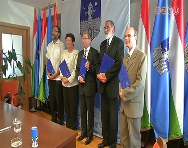 Együttműködési megállapodást írt alá a felsőoktatási intézményekkel az önkormányzat