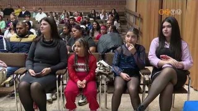 Tehetsges roma fiatalok mutatkoztak be idn is az Oladi Technikum sznhztermben