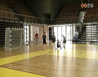 Rnagad�ra k�sz�lnek a futsalosok