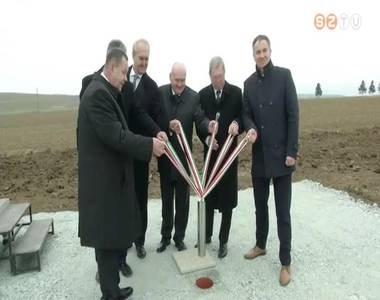 Letett�k a dozmati v�zt�roz� alapk�v�t