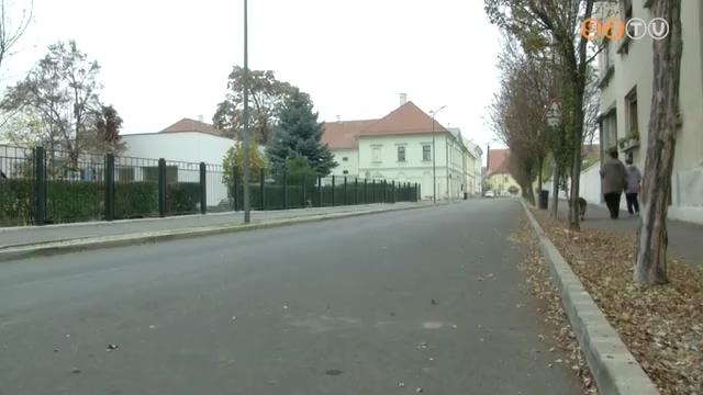 Figyelmetlen autósok az Aréna utcában Figyelmetlen autósok az Aréna utcában