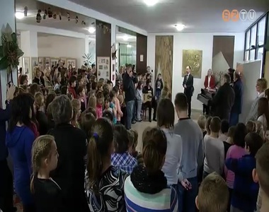 N�vad�j�t �nnepli a V�ci-iskola