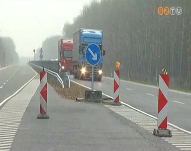 2X2 sávon autózhatunk 2X2 sávon autózhatunk