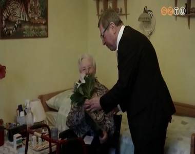 Sz�pkor�akat k�sz�nt�tt a polg�rmester