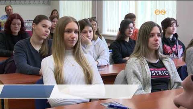 Laborltogatssal egybekttt pdiumbeszlgetst szervezett a Savaria Mszaki Intzet