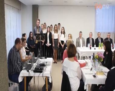 Iskolaigazgat�kat k�sz�nt�tt a polg�rmester