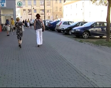 Egyelőre nem javítják az államkincstár melletti járdát Egyelőre nem javítják az államkincstár melletti járdát