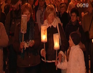 Lampionosok lept�k el a belv�rost