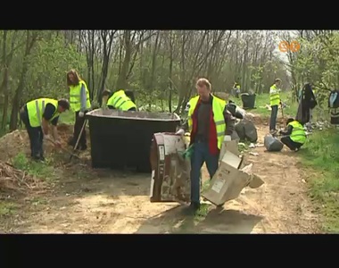 Szem�tgy�jt�st, k�rnyezetv�delmi f�rumot �s vet�lked�t is tartottak Szombathelyen a F�ld Napj�n