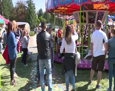 T�bb sz�zan maj�lisoztak az Eml�km�n�l a munka �nnep�n