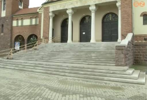 Már használható a szalézi templom új lépcsője Már használható a szalézi templom új lépcsője