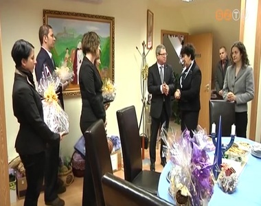 Laptopokat, h�ztart�si eszk�z�ket �s b�torokat kaptak szoci�lis int�zm�nyek