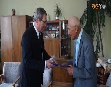 90. születésnapján köszöntötték Gyulavári Oszkárt 90. születésnapján köszöntötték Gyulavári Oszkárt