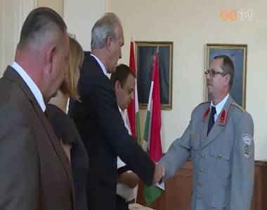 �nk�ntes t�zolt�kat �s polg�r�r�ket k�sz�nt�ttek