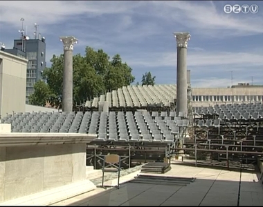 Elkezd�d�tt a lel�t� �s a sz�npad �p�t�se az Iseumban