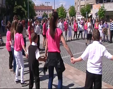 Táncház kéz a kézben Táncház kéz a kézben