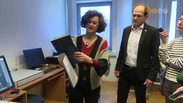 Digitlis msolat kszl Schrammel Imre, Kossuth-djas keramikusmvsz napljrl Szombathelyen