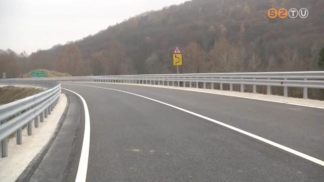 Átadták a 87-es főút újonnan megépített szakaszát az osztrák Rőtfalva és Kőszeg között Átadták a 87-es főút újonnan megépített szakaszát az osztrák Rőtfalva és Kőszeg között