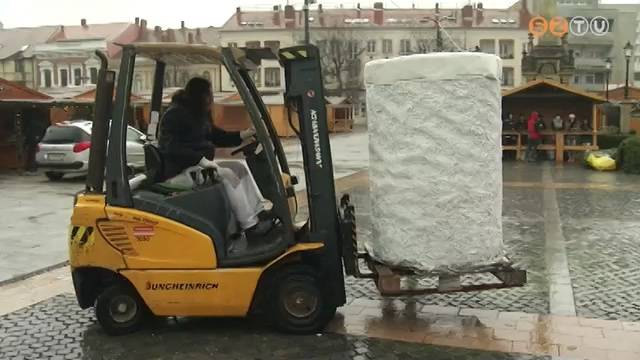 Megérkezett az adventi koszorú a Fő térre Megérkezett az adventi koszorú a Fő térre