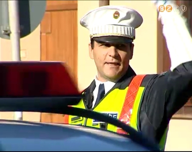 F�leg a gyalogosok �s a ker�kp�rosok nincsenek tiszt�ban a rend�ri karjelz�sekkel