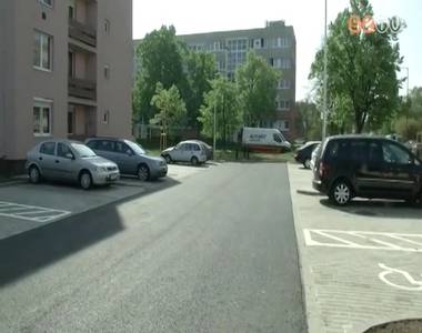 Hivatalosan is megny�lt a Fels��r utc�ban l�tes�tett k�t parkol�