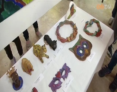 Testv�rm�zs�k c�mmel ny�lt gyermekm�v�szeti ki�ll�t�s a Bercs�nyi-iskol�ban