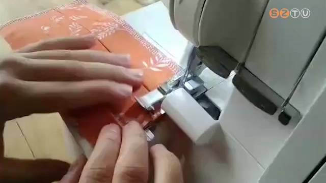 Sokan varrnak saját kezűleg szájmaszkokat Sokan varrnak saját kezűleg szájmaszkokat