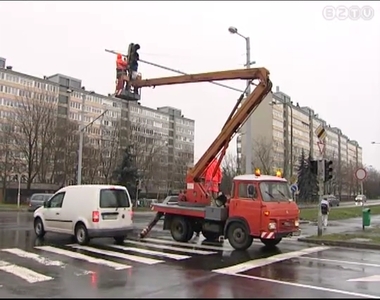 K�zleked�si l�mp�kat cser�lnek