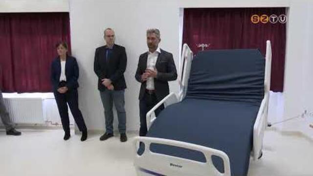 Ünnepélyesen átadták azt a speciális intenzív kórházi ágyat, amit Czenki Márk halála után vásároltak Ünnepélyesen átadták azt a speciális intenzív kórházi ágyat, amit Czenki Márk halála után vásároltak