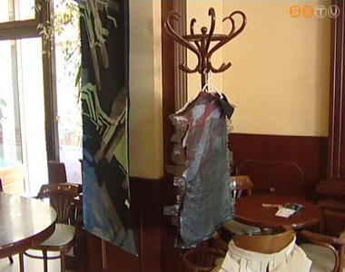 Fiatal textiltervezők munkáiból nyílt kiállítás az Art Caféban Fiatal textiltervezők munkáiból nyílt kiállítás az Art Caféban