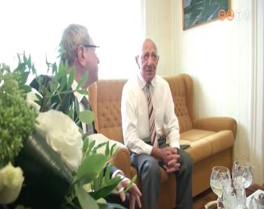 Kilencvenedik sz�let�snapj�n k�sz�nt�tte a v�ros polg�rmestere Szek�r K�rolyt