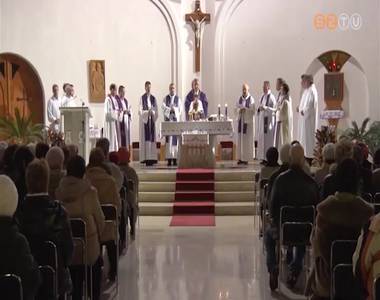 Hamvaz�szerd�val elkezd�d�tt a nagyb�jt