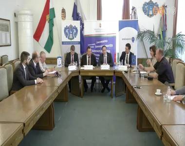 �j szakaszban a TOP