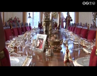 Az ünnepi teríték Az ünnepi teríték