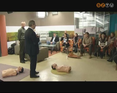 Újraélesztést tanítottak a mentőszolgálat munkatársai televíziónk dolgozóinak Újraélesztést tanítottak a mentőszolgálat munkatársai televíziónk dolgozóinak