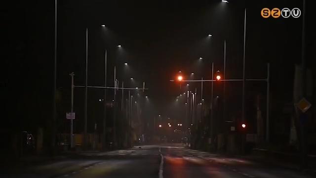 A kijárási tilalom alatt már este 8-kor sárga villogóra váltanak a közúti jelzőlámpák A kijárási tilalom alatt már este 8-kor sárga villogóra váltanak a közúti jelzőlámpák