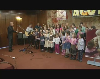 Az örökbefogadást, a nevelőszülői hivatást népszerűsíi az ÁGOTA Alapítvány országos kampányával Az örökbefogadást, a nevelőszülői hivatást népszerűsíi az ÁGOTA Alapítvány országos kampányával