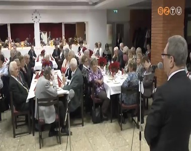 A polg�rmesteri hivatal nyugd�jas dolgoz�it k�sz�nt�tt�k