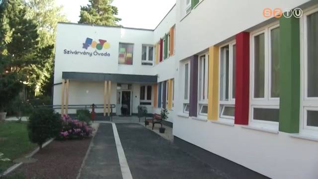Idő előtt átadták a felújított Szivárvány Óvodát Idő előtt átadták a felújított Szivárvány Óvodát