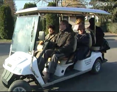 Új járművek a temetőben Új járművek a temetőben