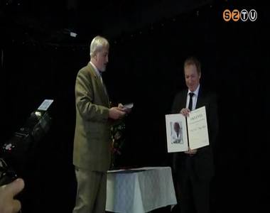 Kit�ntett�k Nagy Lajos professzort